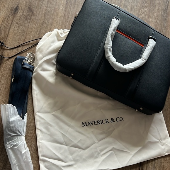 Maverick & Co. Manhattan Leather Briefcase Unisex - Picture 8 of 12